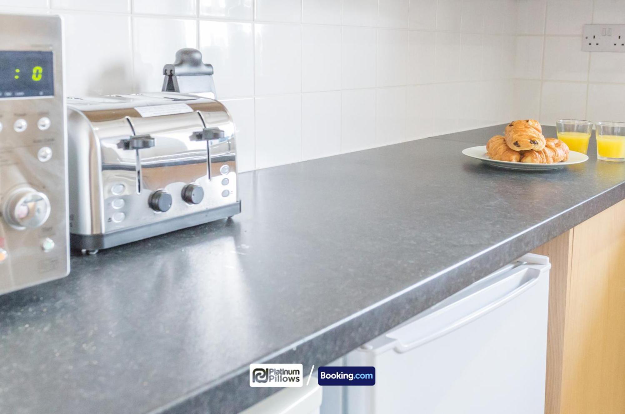 Modern Oxford 2 Bedroom Apartments, Families & Contractor Accommodation, Near John Radcliffe Hospital エクステリア 写真
