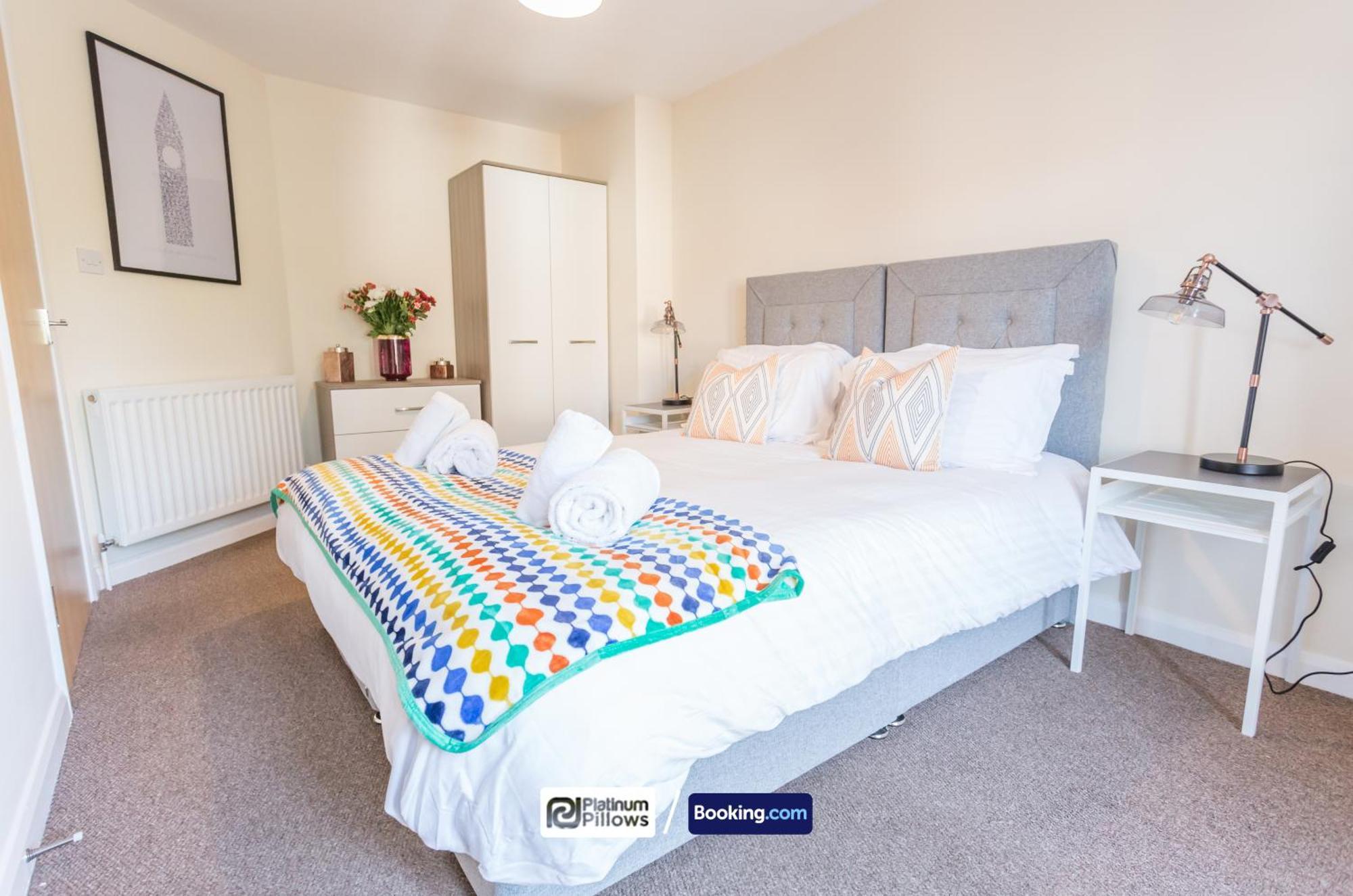 Modern Oxford 2 Bedroom Apartments, Families & Contractor Accommodation, Near John Radcliffe Hospital エクステリア 写真