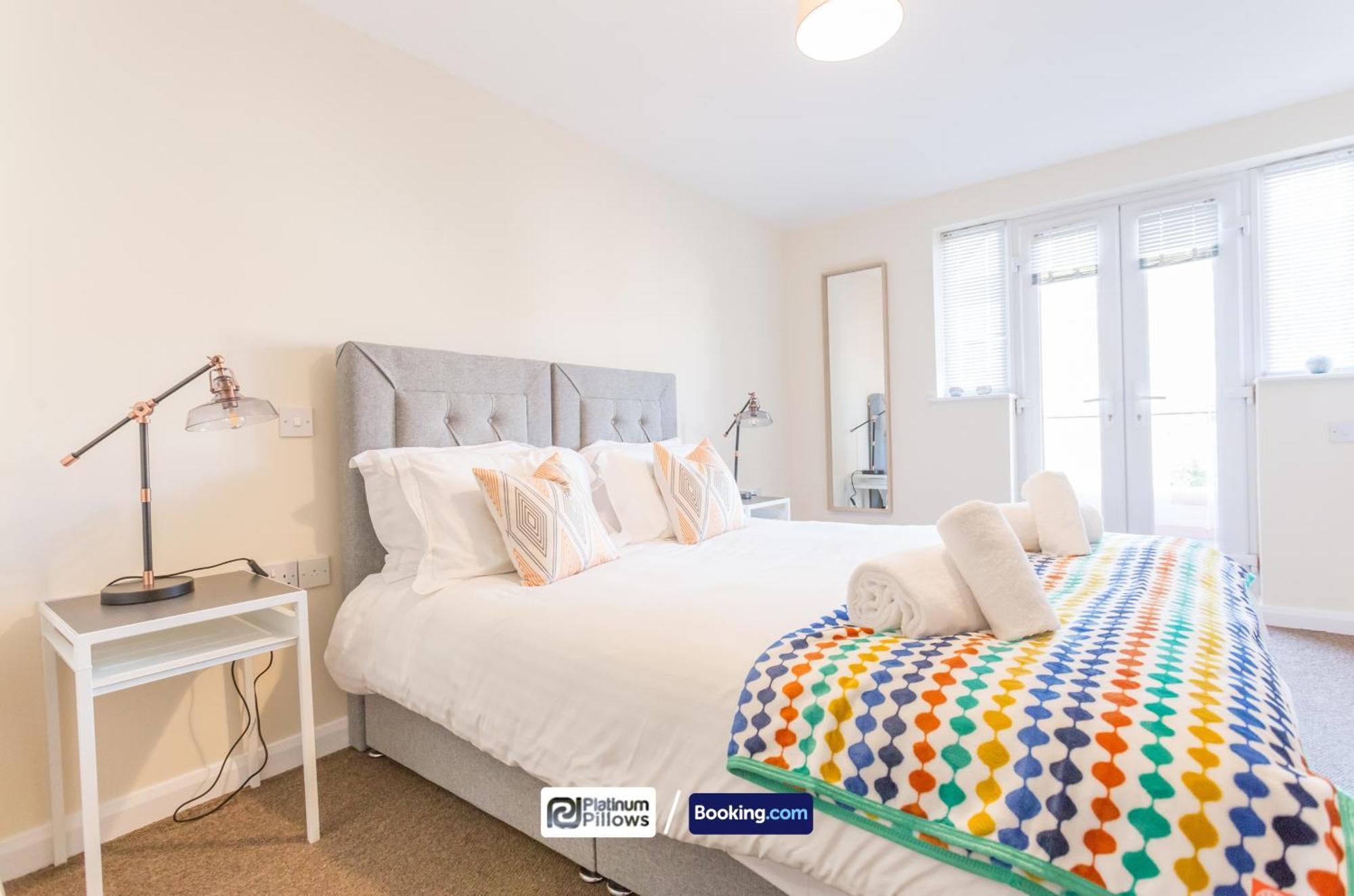 Modern Oxford 2 Bedroom Apartments, Families & Contractor Accommodation, Near John Radcliffe Hospital エクステリア 写真
