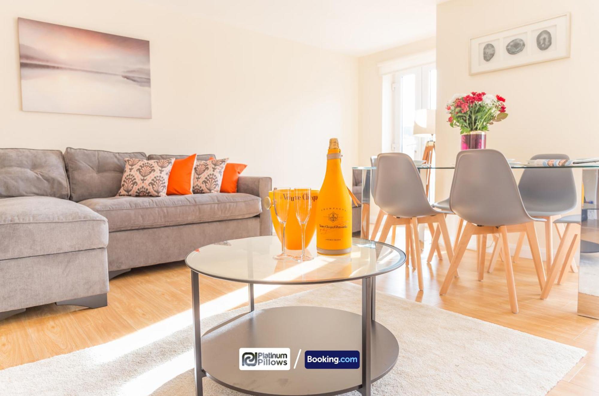 Modern Oxford 2 Bedroom Apartments, Families & Contractor Accommodation, Near John Radcliffe Hospital エクステリア 写真