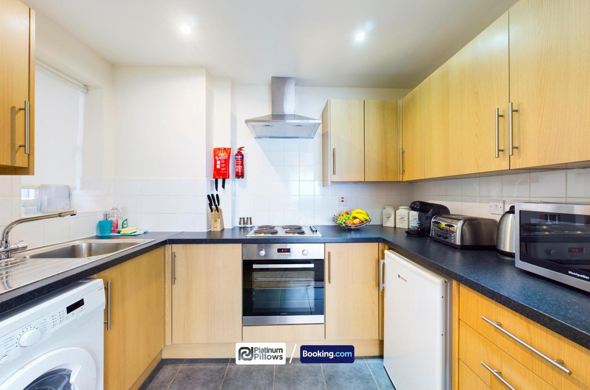 Modern Oxford 2 Bedroom Apartments, Families & Contractor Accommodation, Near John Radcliffe Hospital エクステリア 写真