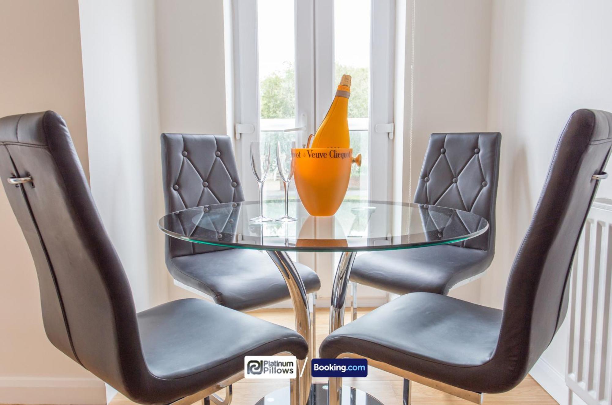 Modern Oxford 2 Bedroom Apartments, Families & Contractor Accommodation, Near John Radcliffe Hospital エクステリア 写真