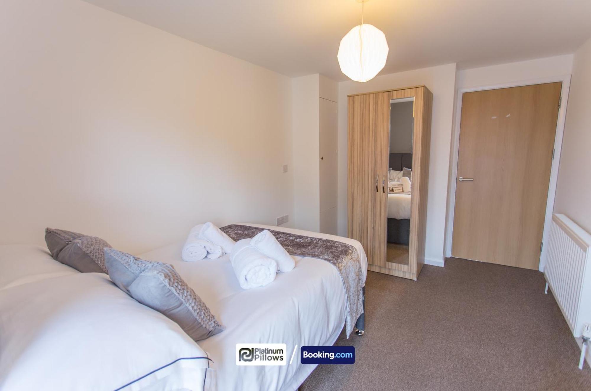 Modern Oxford 2 Bedroom Apartments, Families & Contractor Accommodation, Near John Radcliffe Hospital エクステリア 写真