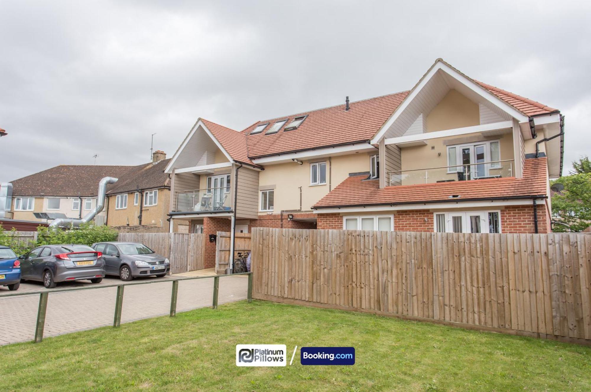 Modern Oxford 2 Bedroom Apartments, Families & Contractor Accommodation, Near John Radcliffe Hospital エクステリア 写真