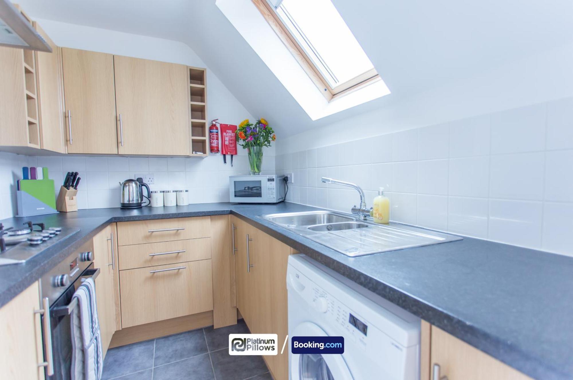 Modern Oxford 2 Bedroom Apartments, Families & Contractor Accommodation, Near John Radcliffe Hospital エクステリア 写真